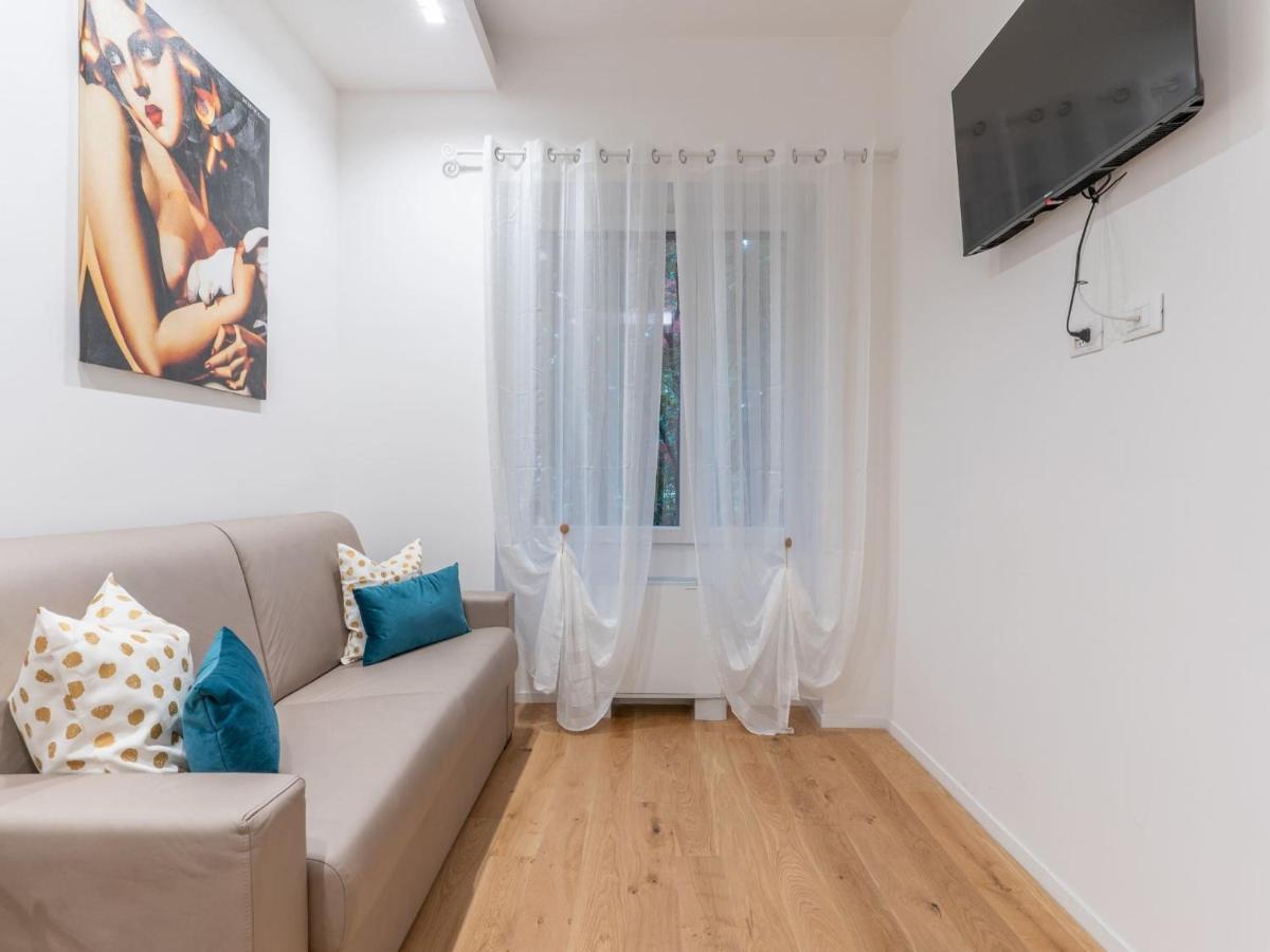 The Best Rent - Gorgeous One-Bedroom Apartment In Ticinese Milão Exterior foto