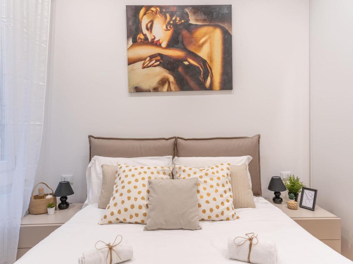 The Best Rent - Gorgeous One-Bedroom Apartment In Ticinese Milão Exterior foto